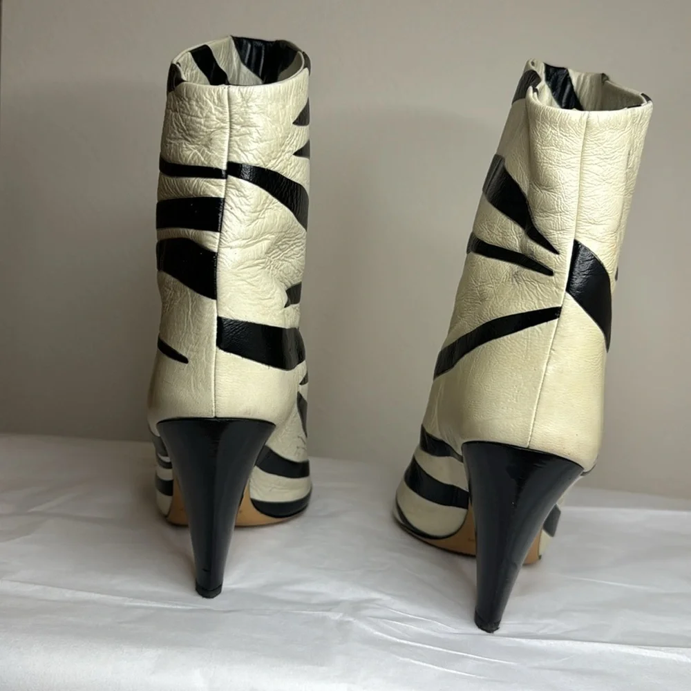 Isabel Marant booties all wear shown size 38 comes w dust bag - Picture 3 of 6